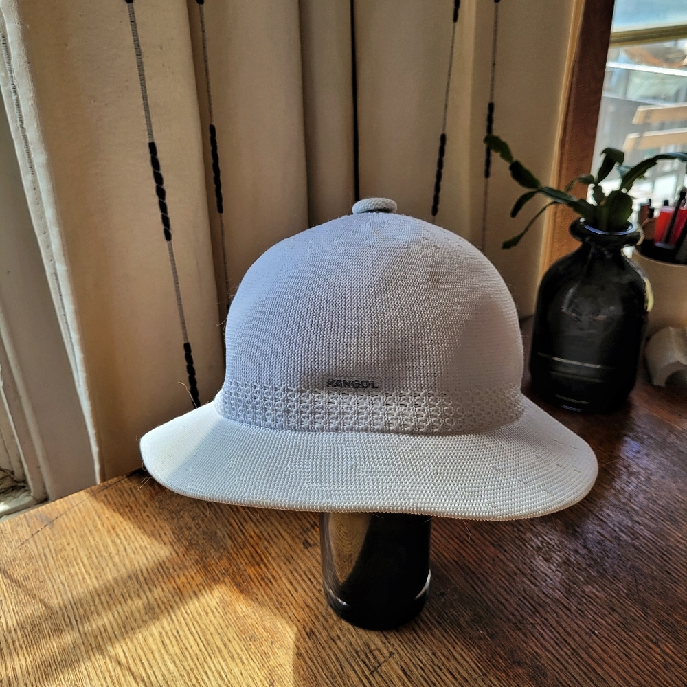 White Kangol bucket hat (size small)